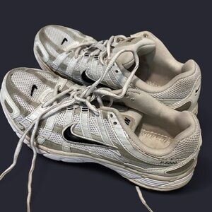 Women’s Nike sneakers size 7.5